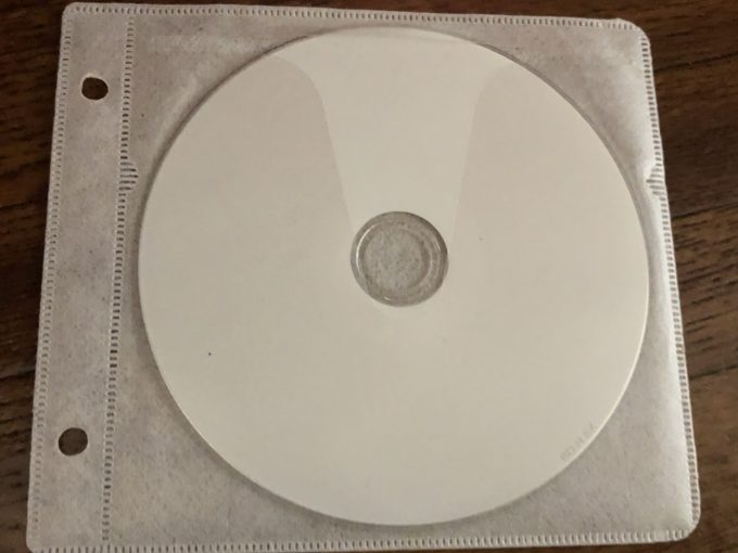 ブルーレイディスクの不織布保存がダメな理由と大丈夫な保管方法・おすすめのケース